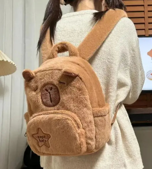 MOCHILA DE PELUCHE DE CAPIBARA